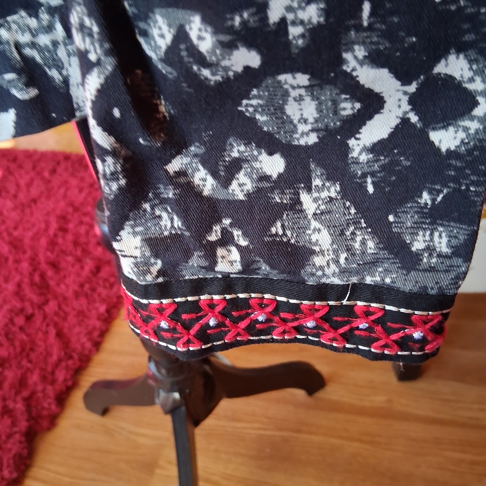 Chic Patterned Jacket with Red Trim NWT - image 4